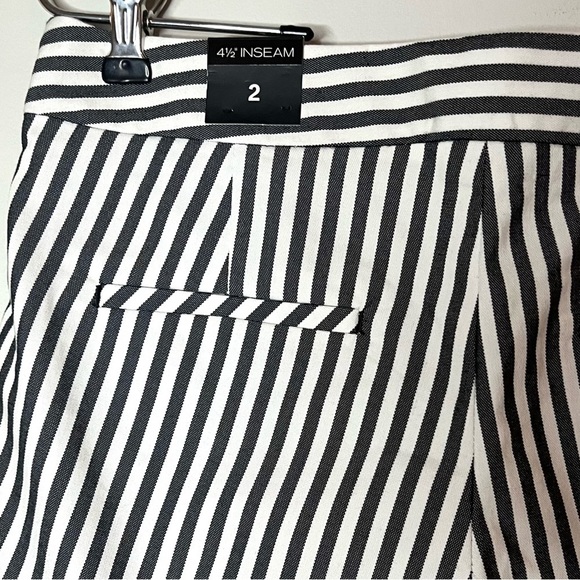 Express NEW Casual Striped Mid Rise Side Zip Pull On Shorts Sz 2 - Picture 6 of 6